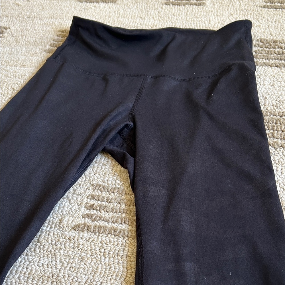Old Navy Active Camo Black High-Waisted Leggings